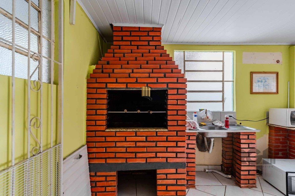 Casa 3 dormitórios no bairro Medianeira