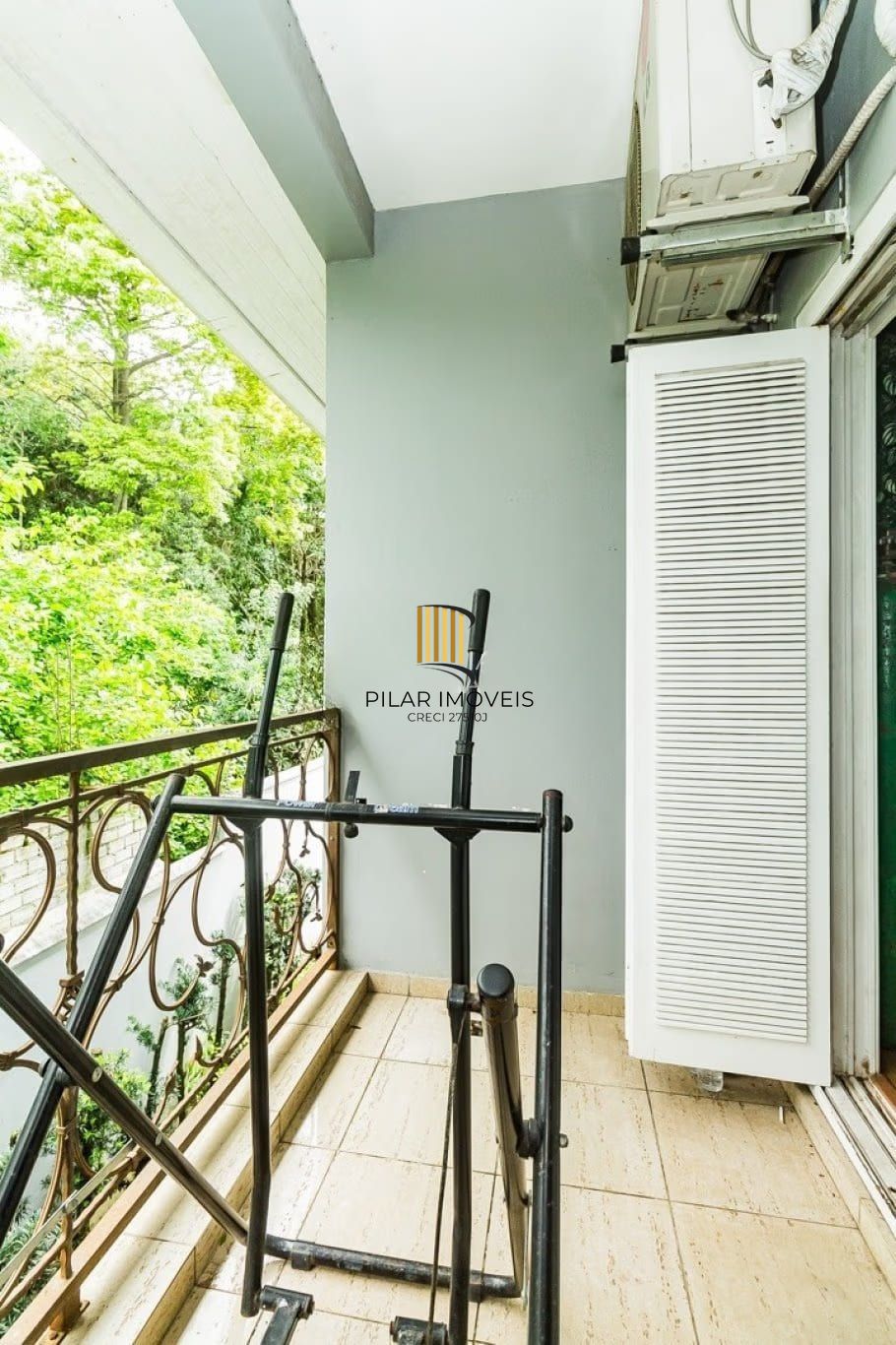 Casa com 5 dormitórios à venda em Parque Santa Fé, Porto Alegre.