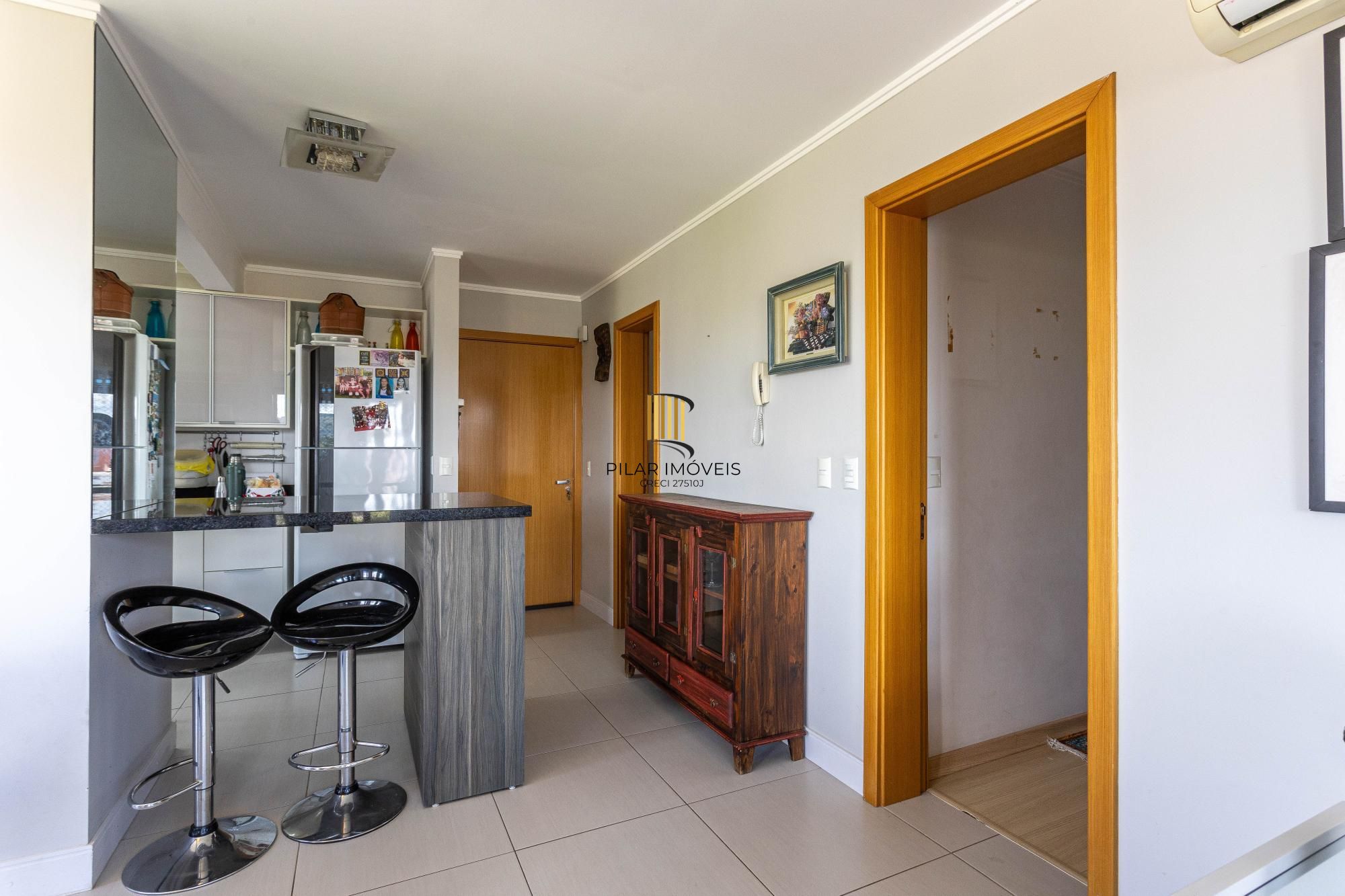 Apartamento à Venda com 2 Dormitórios (1 Suíte) e 2 Vagas Cobertas - Vila Ipiranga, Porto Alegre/RS