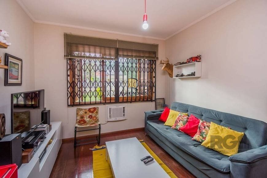 Casa 279m² - 4 dormitórios, 3 vagas no bairro Santa Tereza