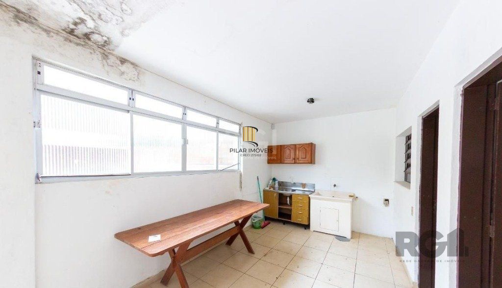 Casa para Venda - 450m², 4 dormitórios, sendo 3 suites, 5 vagas - Nonoai