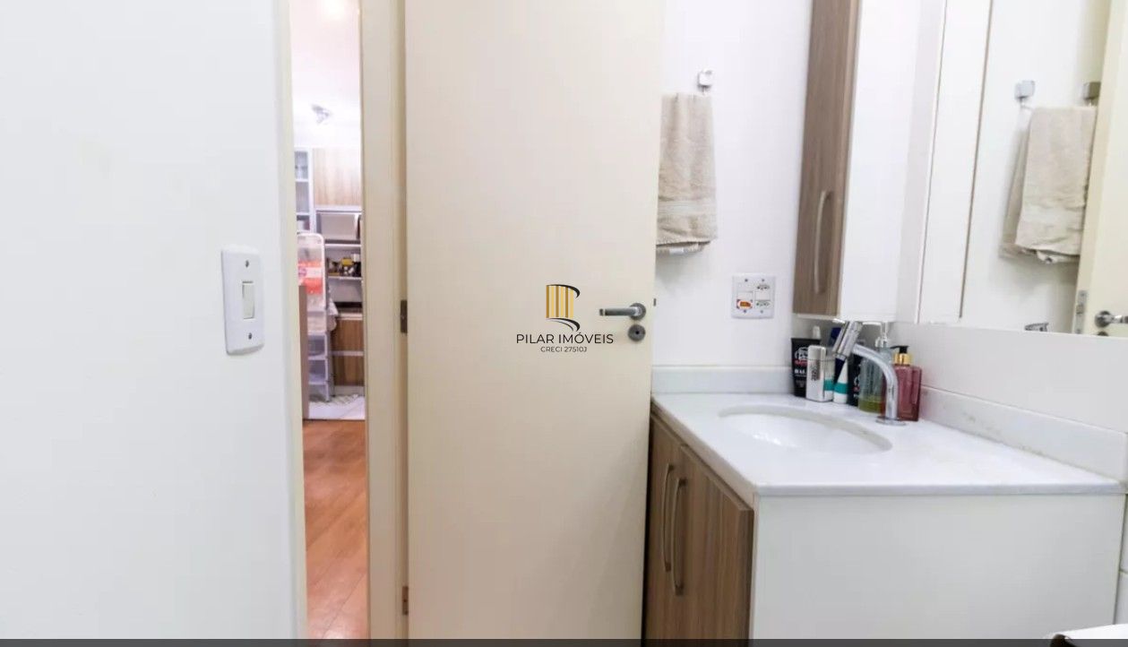 Apartamento de 2 dormitórios com 1 vaga de garagem escriturada, na Rua Dom Vital, Bairro Glória.