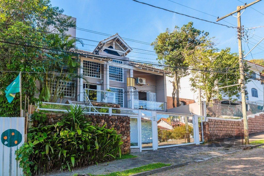 Casa 3 dormitórios no bairro Nonoai