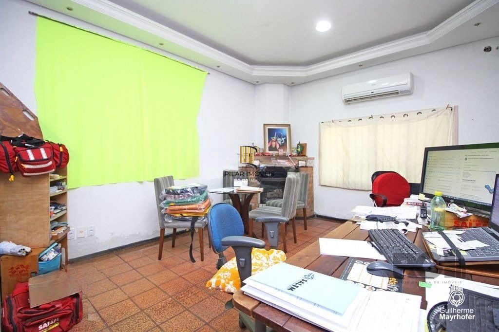 Casa de 3 dormitórios no bairro Partenon