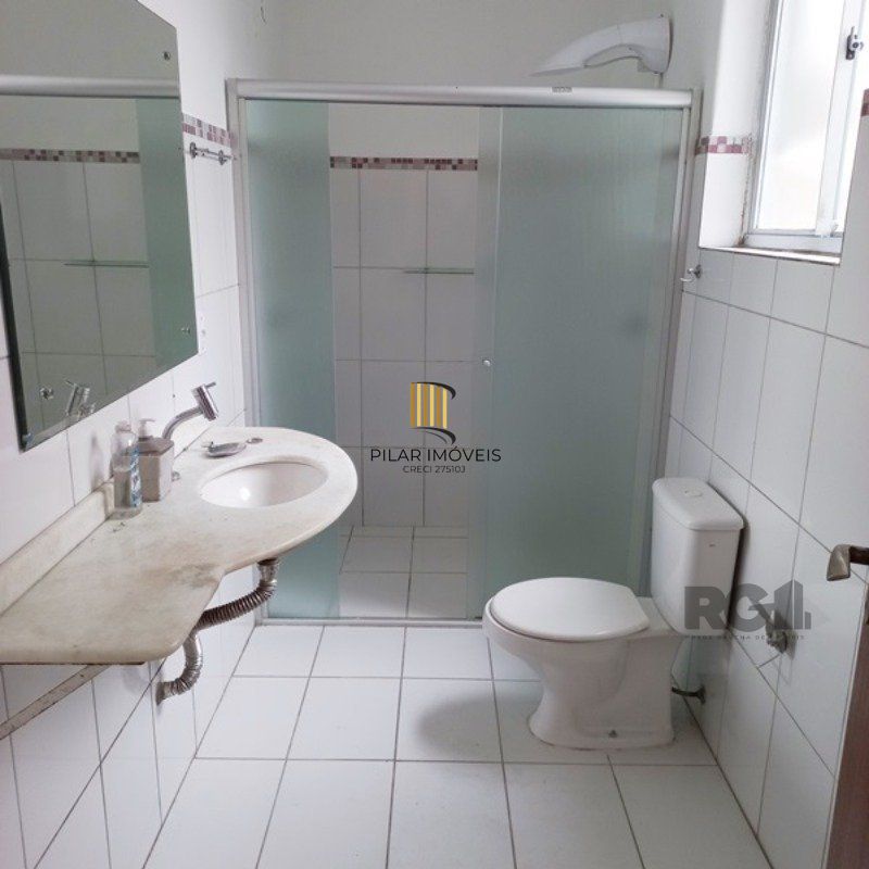 Apartamento GARDEN com dois pátios  privativas,  1 dormitório, sala, cozinha, 1 banheiro   na Av. Getúlio Vargas.