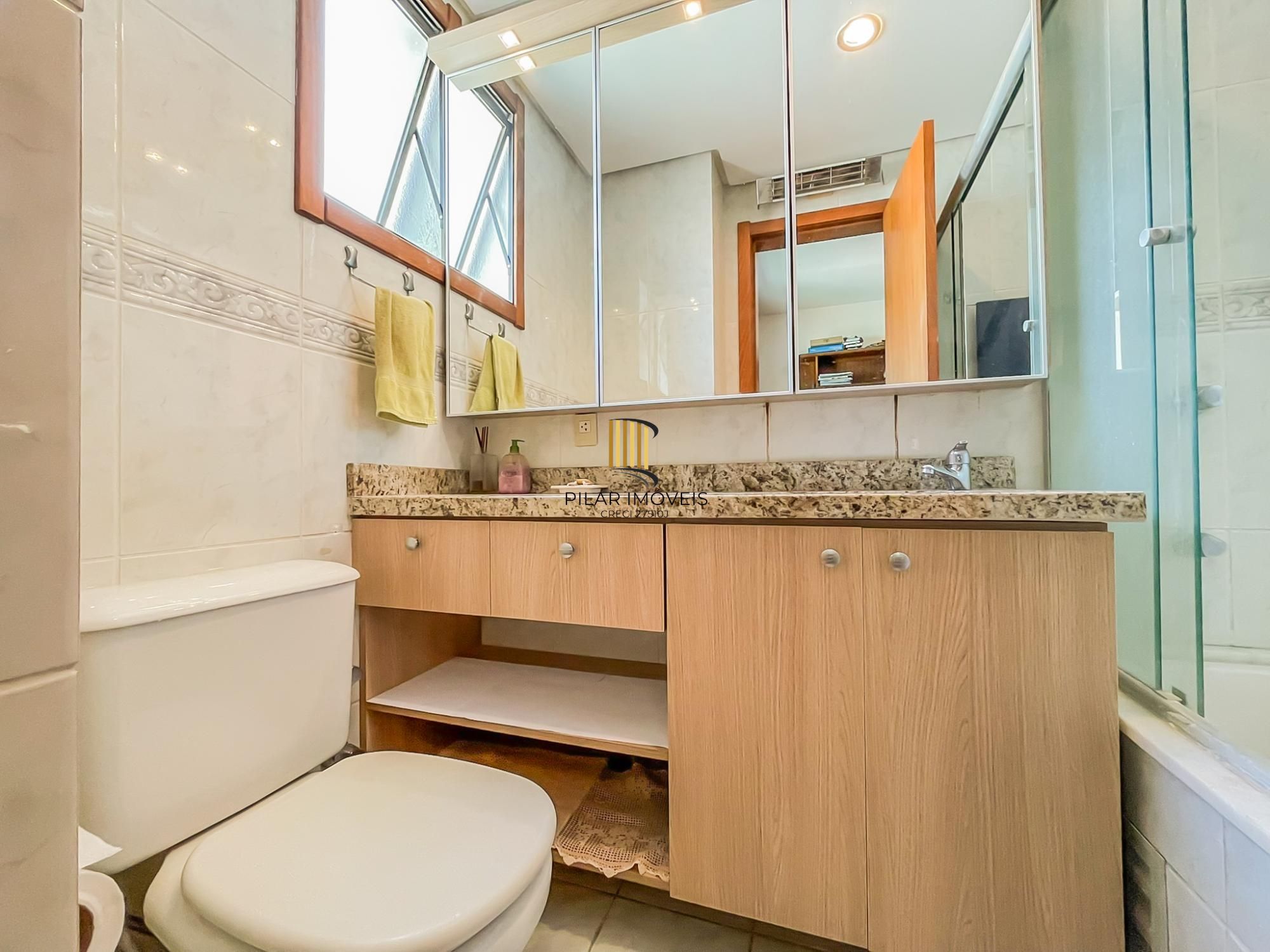 Lindo apartamento 03 dormitórios, duas vagas Coração Menino Deus