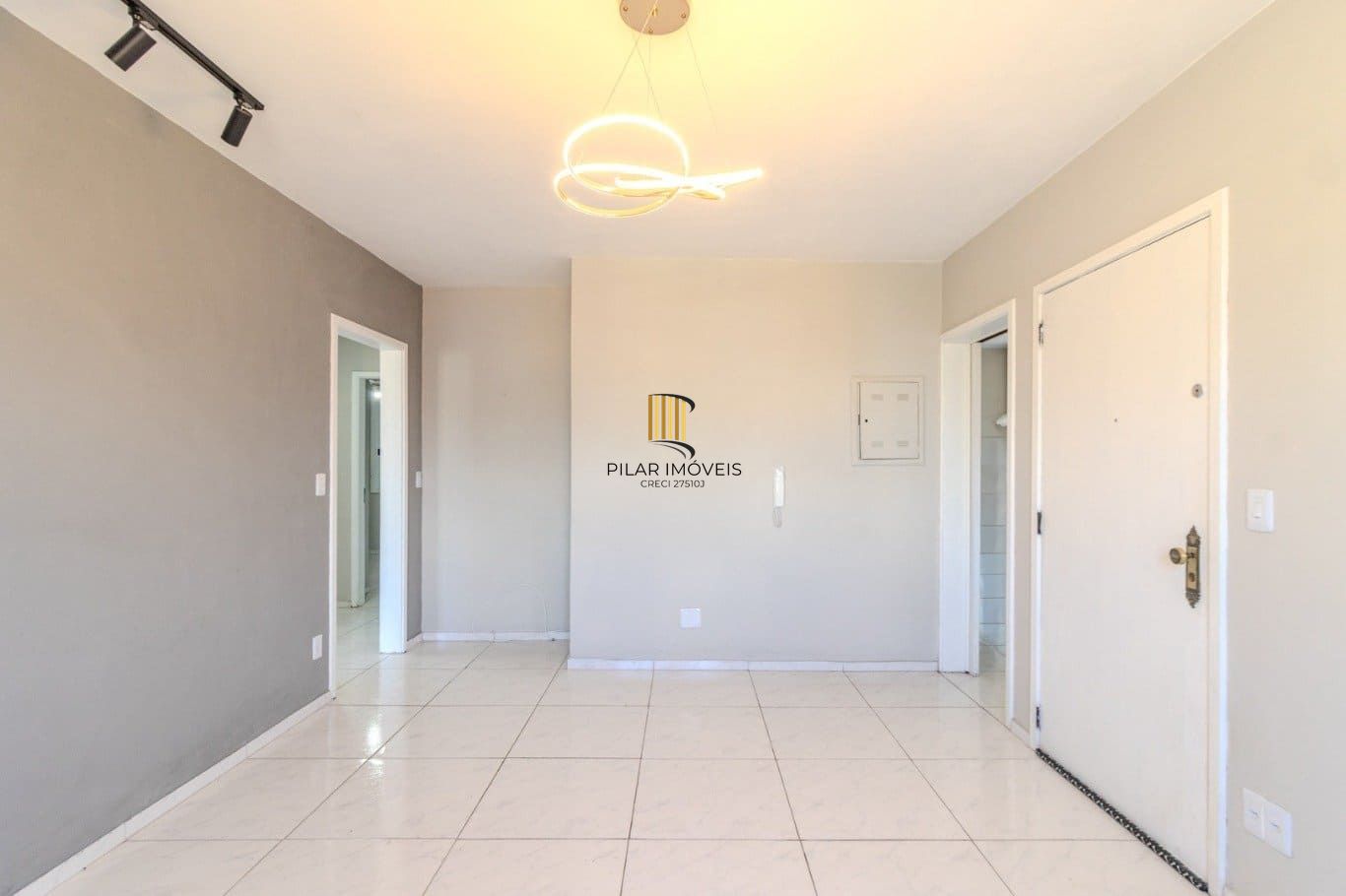 Apartamento de 2 dormitórios à venda em Vila Ipiranga, Porto Alegre.