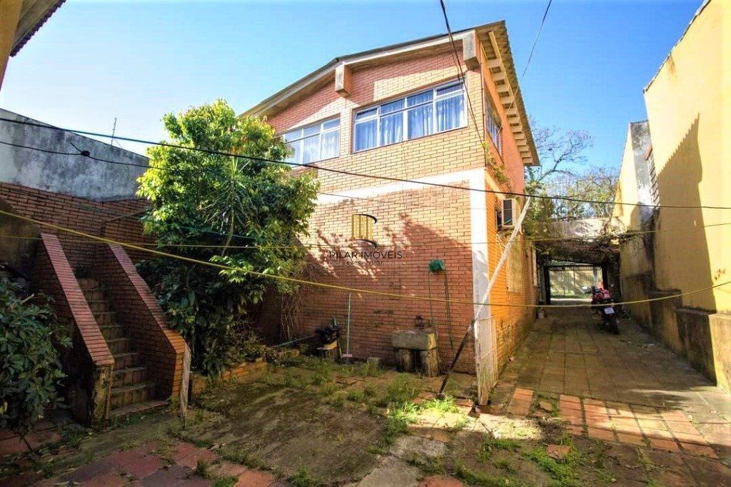 Casa para Venda - 287m², 3 dormitórios, sendo 2 suites, 4 vagas - Nonoai