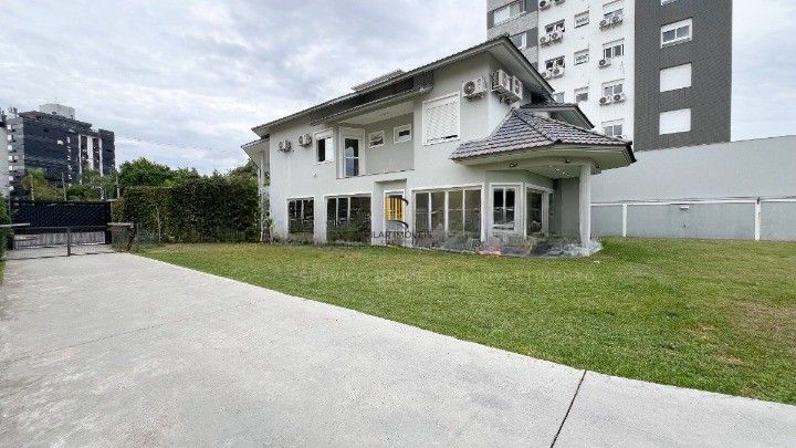 Casa 4 dormitórios no bairro Jardim Itu