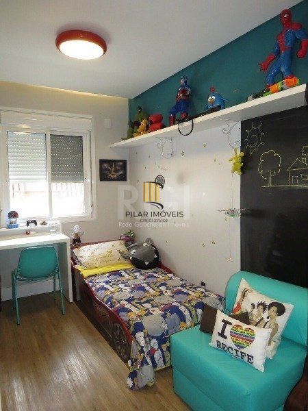 EXCELENTE CASA COM 3 DORMITÓRIOS, 1 SUÍTE E VAGA DE GARAGEM PARA 3 CARROS.