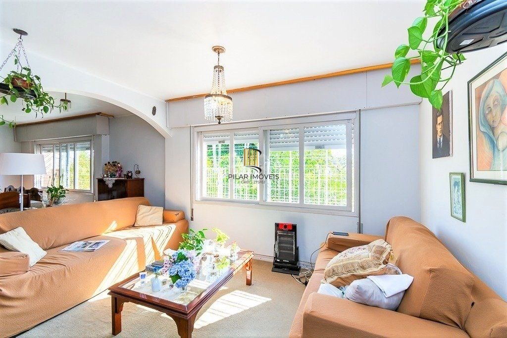 Casa de 424m² no Bairro Chácara Das Pedras