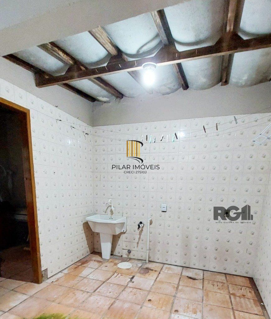 Casa 3 dormitórios no bairro Azenha