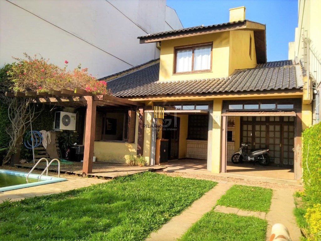 Casa para Venda - 219m², 3 dormitórios, sendo 1 suites, 4 vagas - Menino Deus