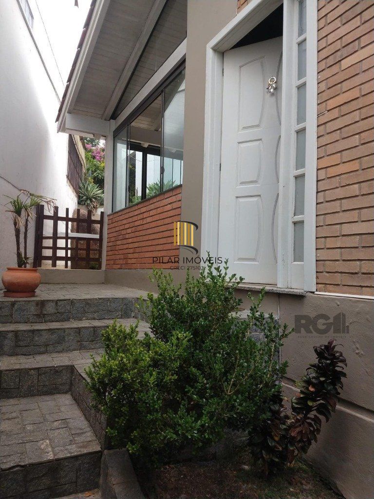 Casa com 3 dormitórios no bairro Ipanema