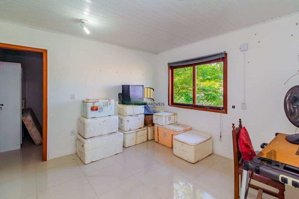 Casa de 4 dormitórios no bairro Belém Novo