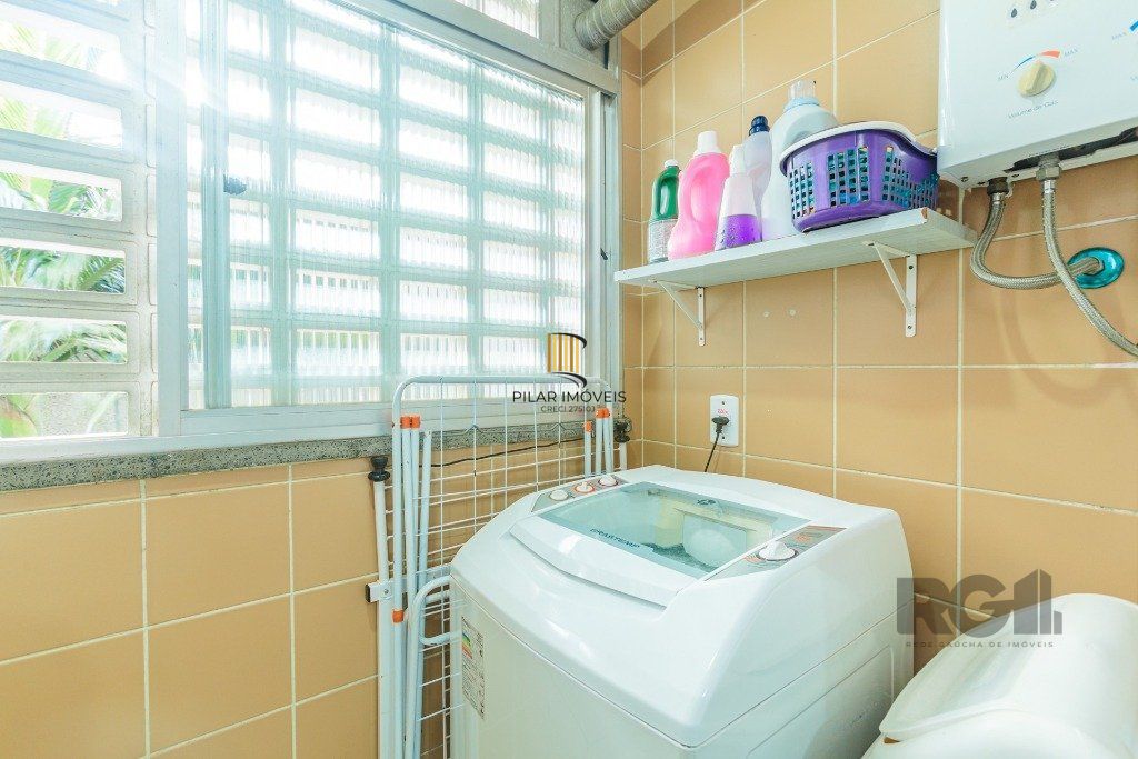 Apartamento 2 dormitórios  com 1 vaga no bairro Teresópolis em Porto Alegre