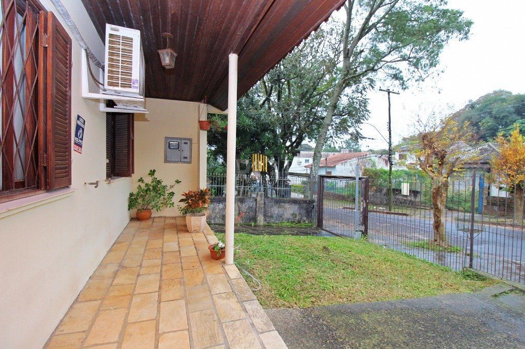 Casa para Venda - 150m², 4 dormitórios, sendo 1 suites, 3 vagas - Nonoai