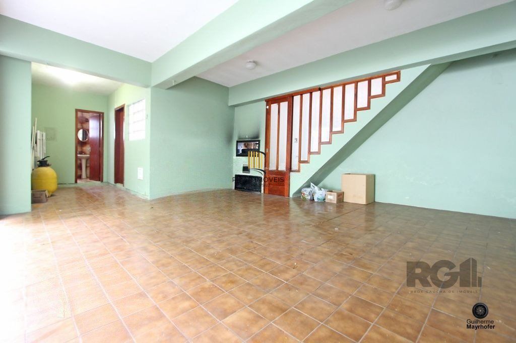 Casa com 5 suítes, 7 banheiros, 4 vagas no bairro Partenon