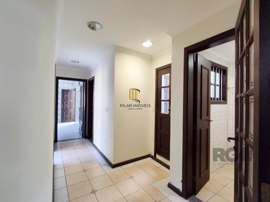 Excelente casa de 230m² com 4 dormitórios e 3 vagas.