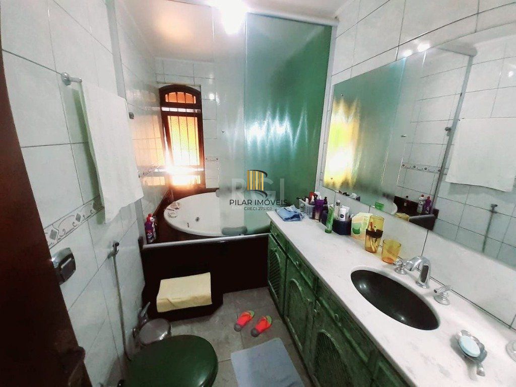 Casa para Venda - 260m², 4 dormitórios, sendo 1 suites, 4 vagas - Nonoai