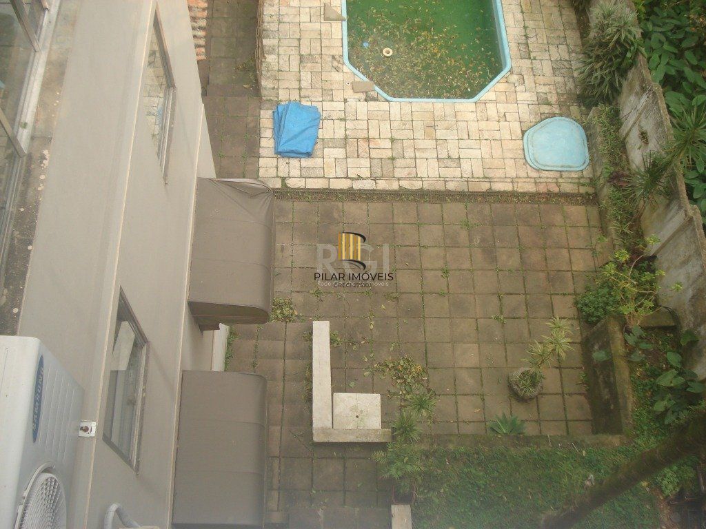 Casa para Venda - 500m², 6 dormitórios, sendo 2 suites, 4 vagas - Glória