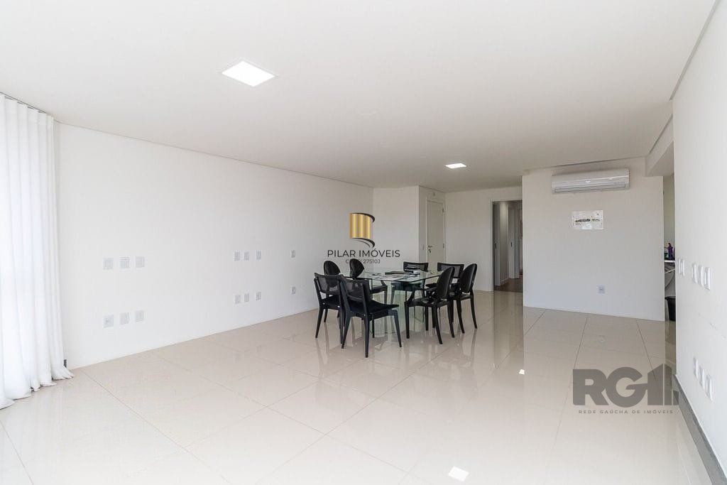 Excelente cobertura de 238m² com 3 dormitórios e 2 vagas.
