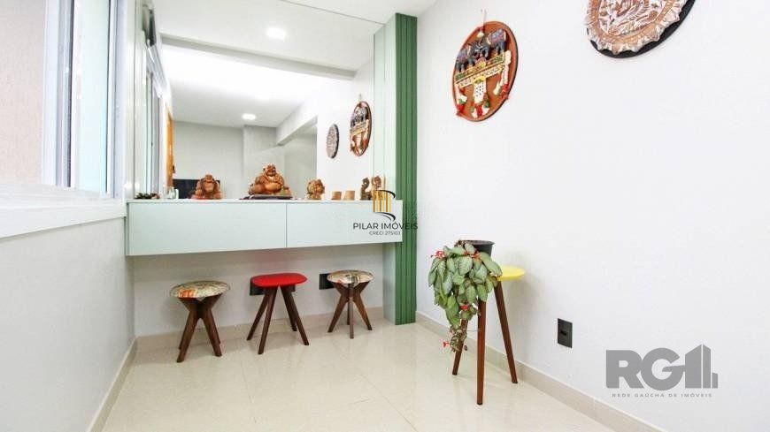 Casa 129m² - 3 dormitórios, 2 vagas no bairro Hípica