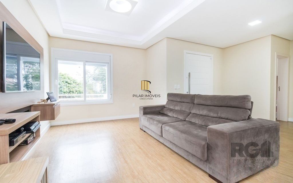 Excelente casa de 254m² com 4 dormitórios sendo 3 suítes.