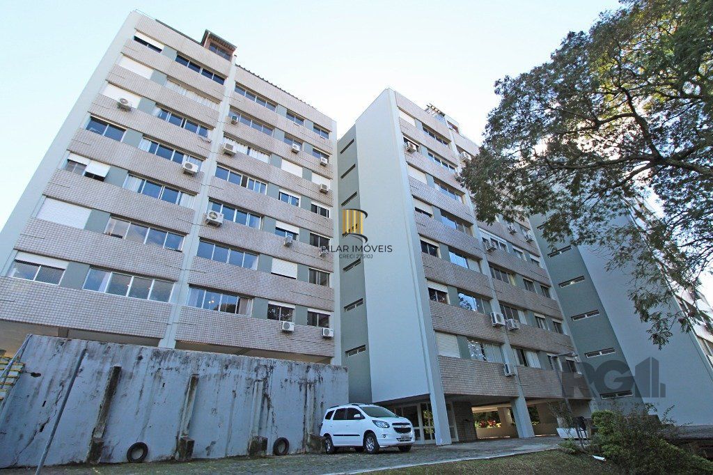 Cobertura de 03 dormitórios e 2 vagas no Bairro Teresópolis