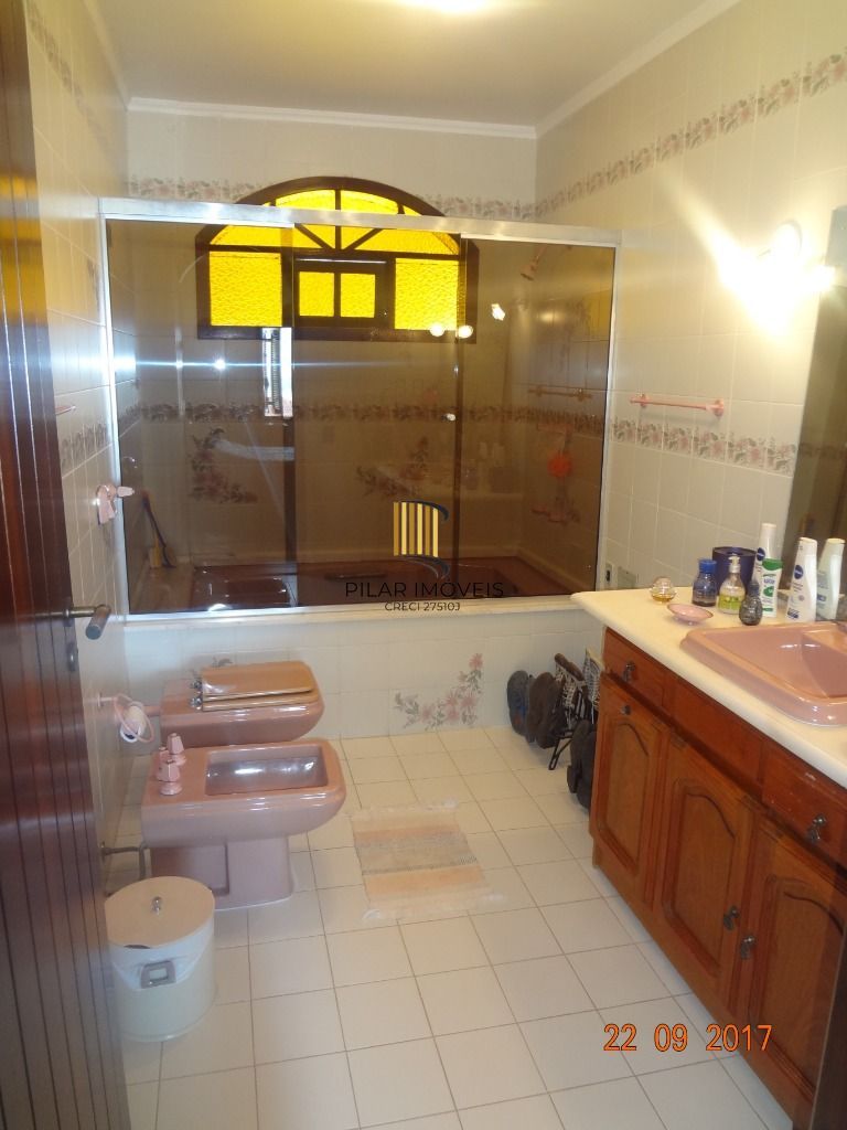 Casa para Venda - 365m², 4 dormitórios, sendo 2 suites, 6 vagas - Nonoai