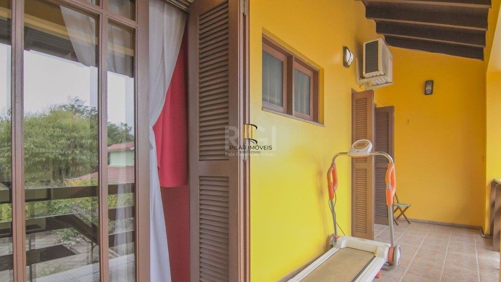 Casa para Venda - 252m², 3 dormitórios, sendo 1 suites, 3 vagas - Parque Santa Fé