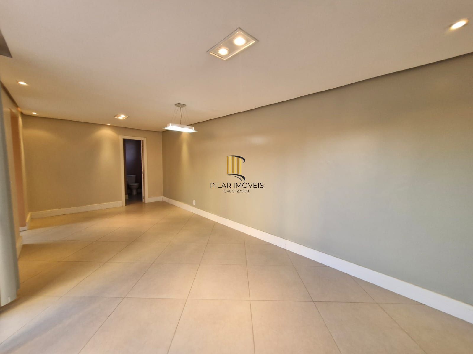 Ampla cobertura com 123m², 2 dormitórios, 1 vaga coberta por convenção.