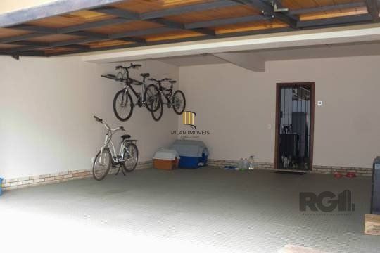 Excelente casa de 287m² com 3 dormitórios e 4 vagas.
