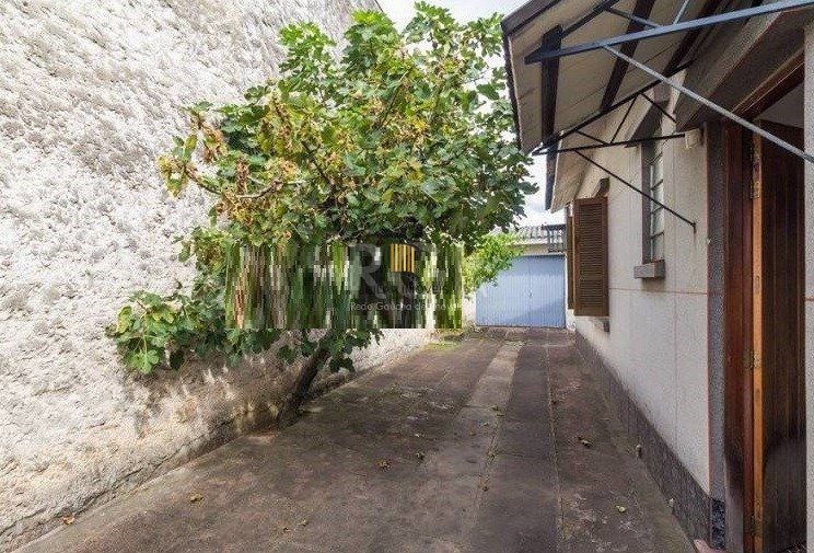 Predio para Venda - 120m², 3 dormitórios, 3 vagas - Partenon