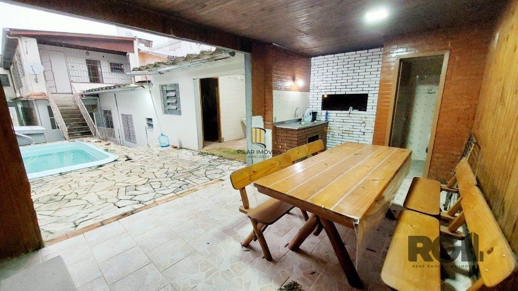 Casa 3 dormitórios no bairro Azenha