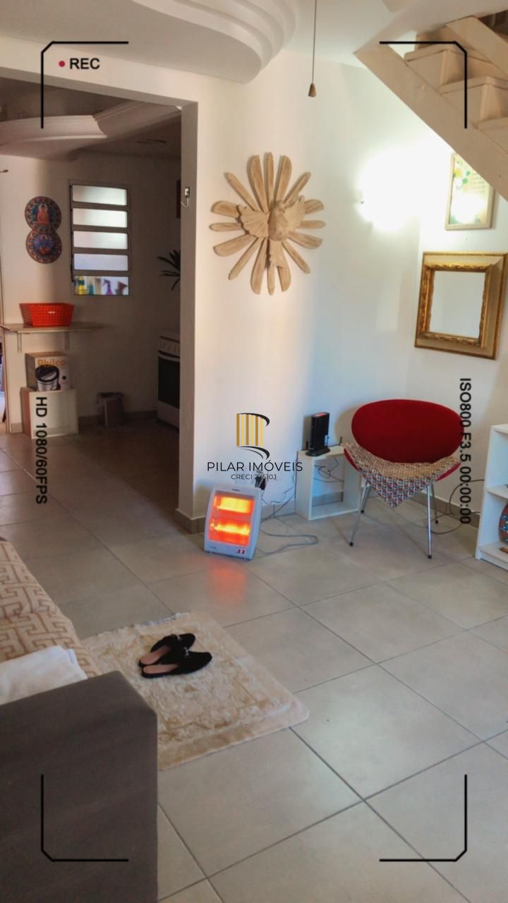 Casa Condominio em Porto Alegre, no bairro Humaitá, com 2 dormitório(s), e 2 banheiros, à venda.