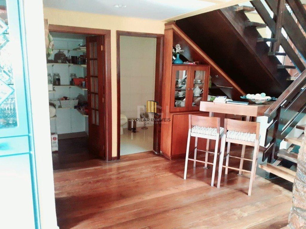 Casa para Venda - 260m², 4 dormitórios, sendo 1 suites, 4 vagas - Nonoai