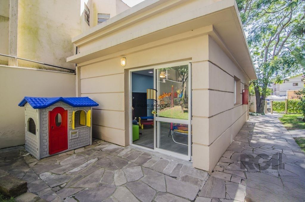 Apartamento 95m² - semi mobiliado, 3 dormitórios, 1 suíte e 2 vagas no bairro Passo da Areia