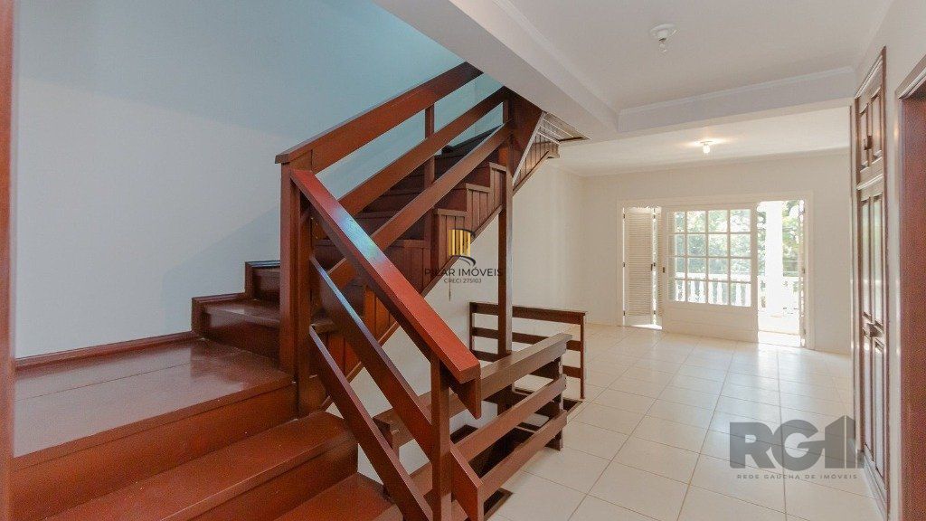 Casa com 4 dormitórios, 4 vagas no bairro Vila Jardim