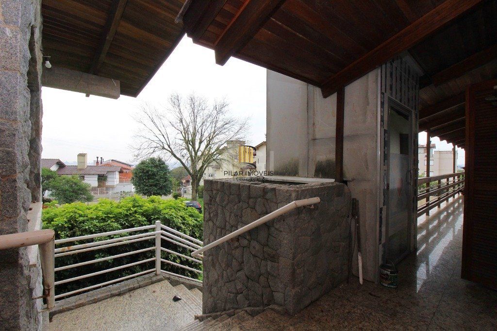 Casa para Venda - 840m², 7 dormitórios, sendo 3 suites, 8 vagas - Medianeira
