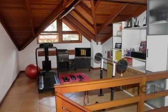 Excelente casa de 287m² com 3 dormitórios e 4 vagas.