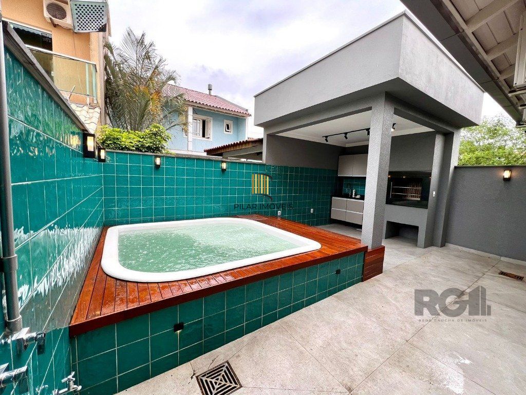 Casa 2 dormitórios no bairro Hípica