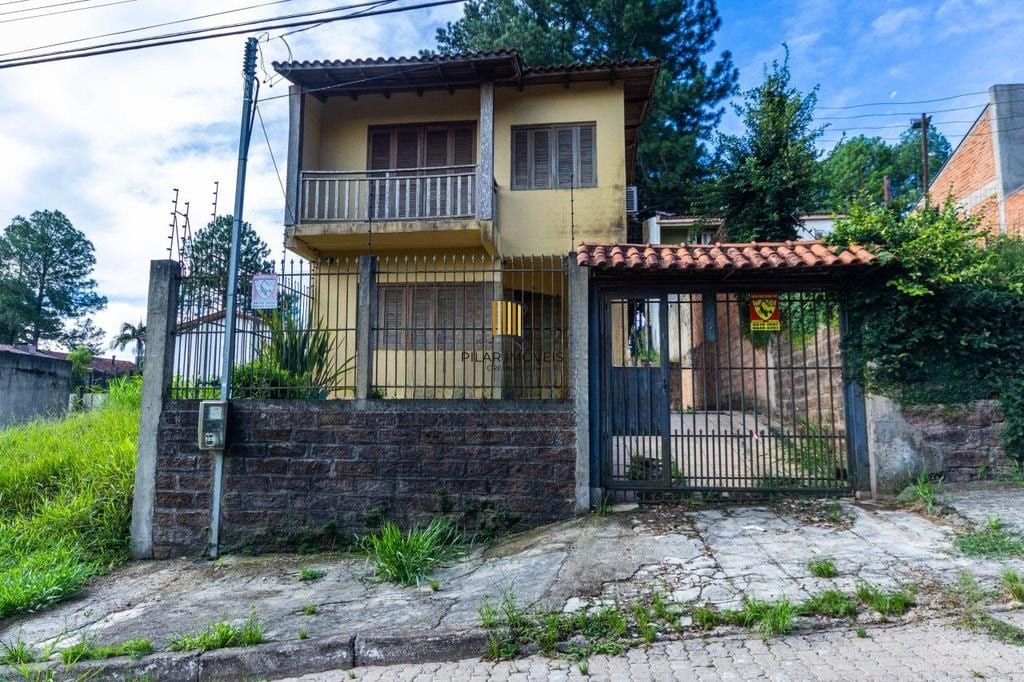 Casa de 3 dormitórios no Bairro Lomba do Pinheiro - Porto Alegre