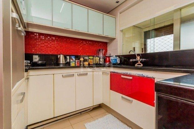 Excelente apartamento de 03 dormitórios com 4 vagas de garagem.