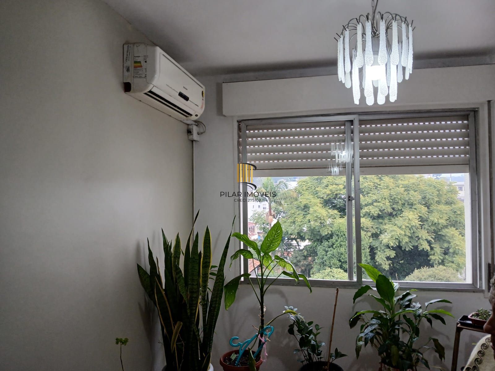 Apartamento de 02 dormitorios na Rua Nunes,bairro Medianeira -Porto Alegre