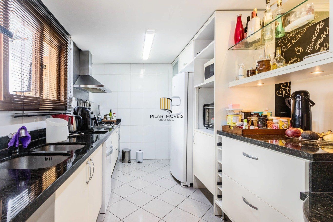 Apartamento com 3 quartos e 147m² à venda em Moinhos de Vento, Porto Alegre.