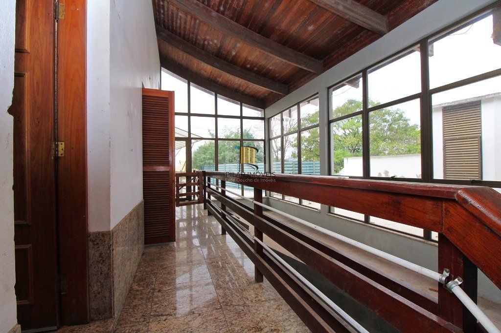 Casa para Venda - 840m², 7 dormitórios, sendo 3 suites, 8 vagas - Medianeira