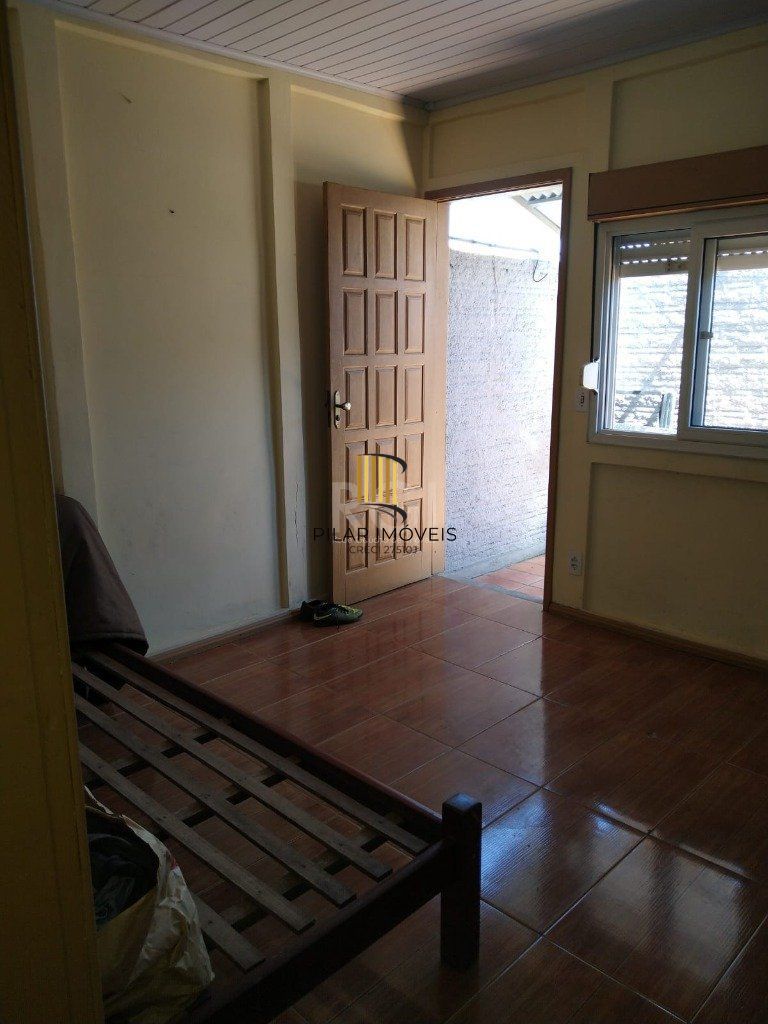 Casa para Venda - 76m², 5 dormitórios, 3 vagas - Santo Antonio