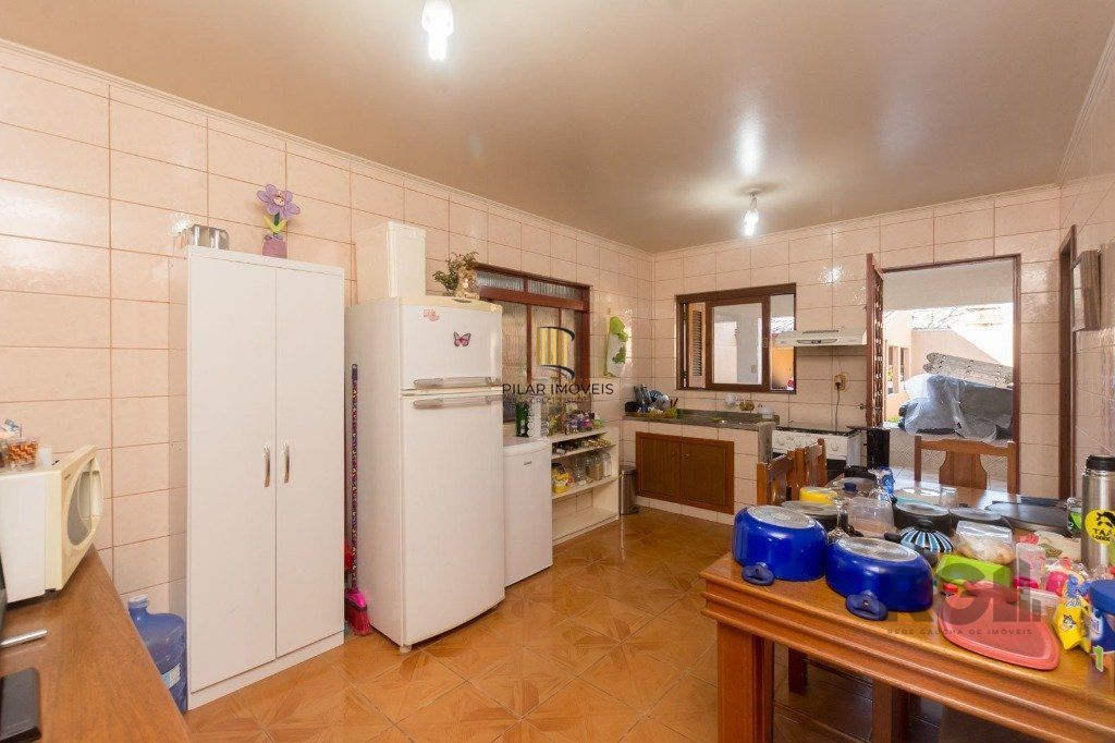 Casa de 4 quartos com 265m², no bairro Cavalhada