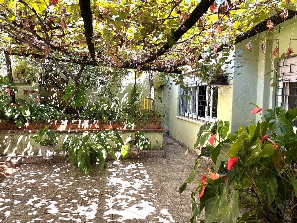 Casa 3 dormitórios no Bairro Glória, próxima a Prof. Oscar Pereira.